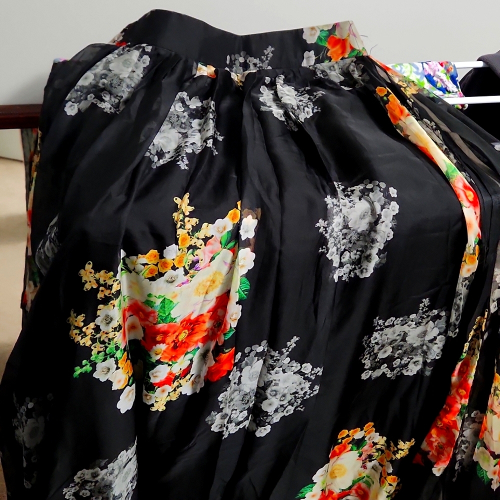Black floral lengha/lehenga M